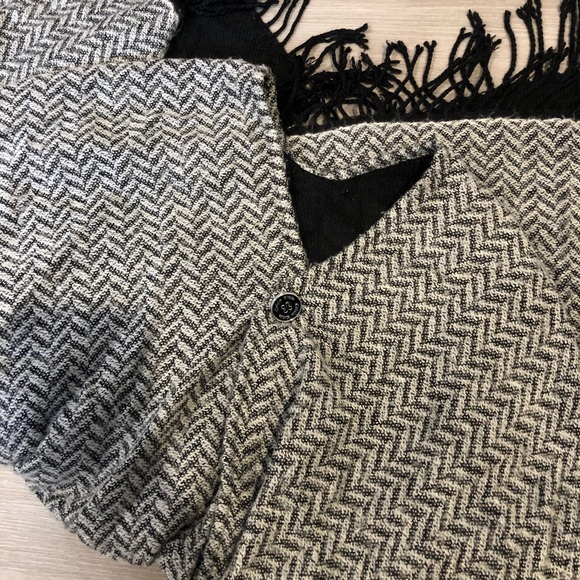 Calvin Klein reversible whool shawl - Picture 3 of 4